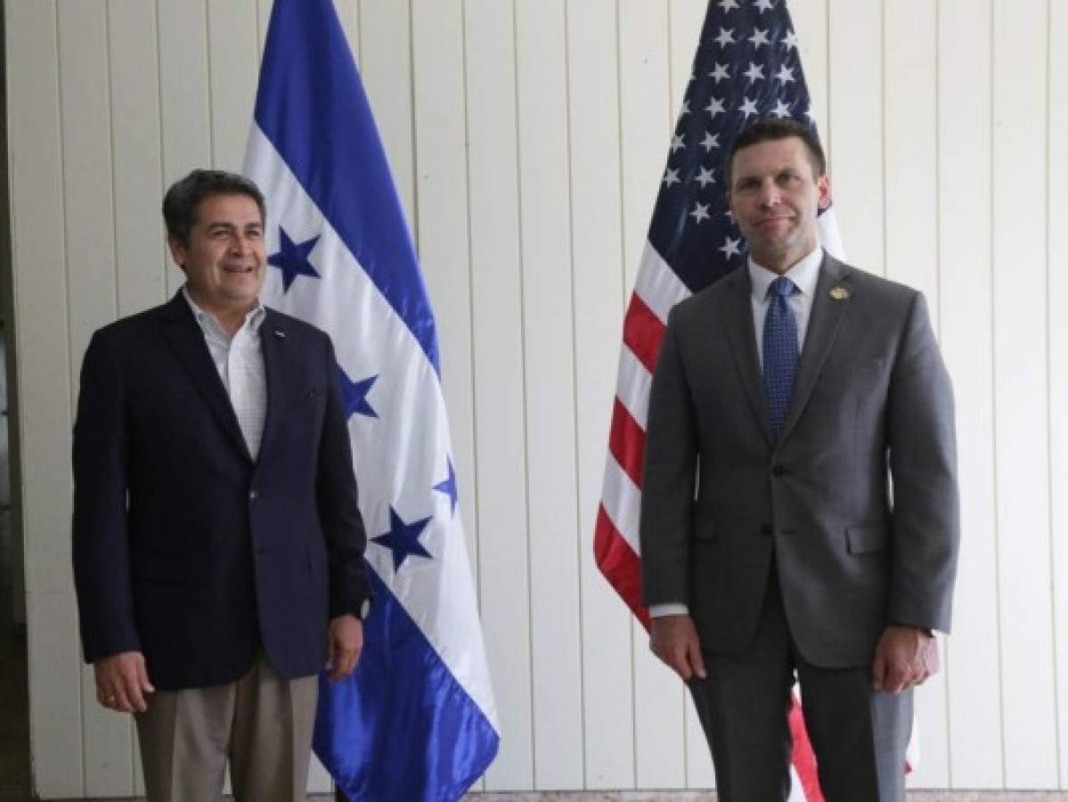 Presidente Hernández y secretario de seguridad de EE UU abordaron crisis migratoria