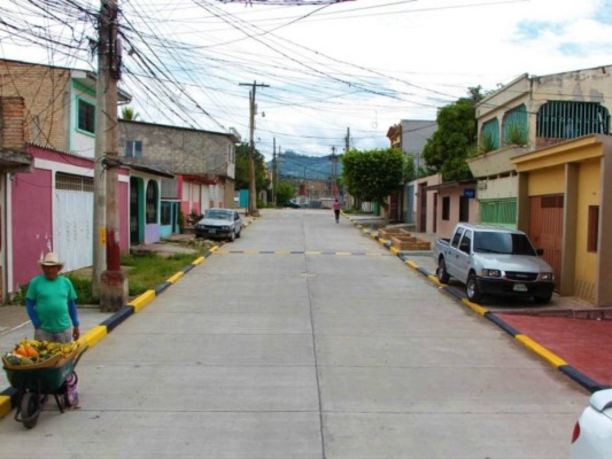 Pavimentan la calle principal de la colonia Torocagua