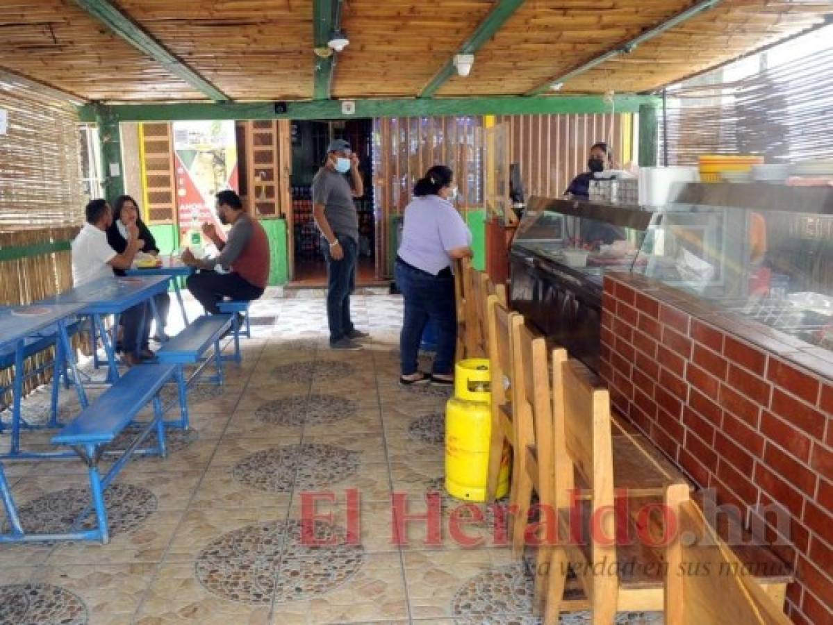 Restaurantes siguen doblegados y no se recuperan ante el covid-19