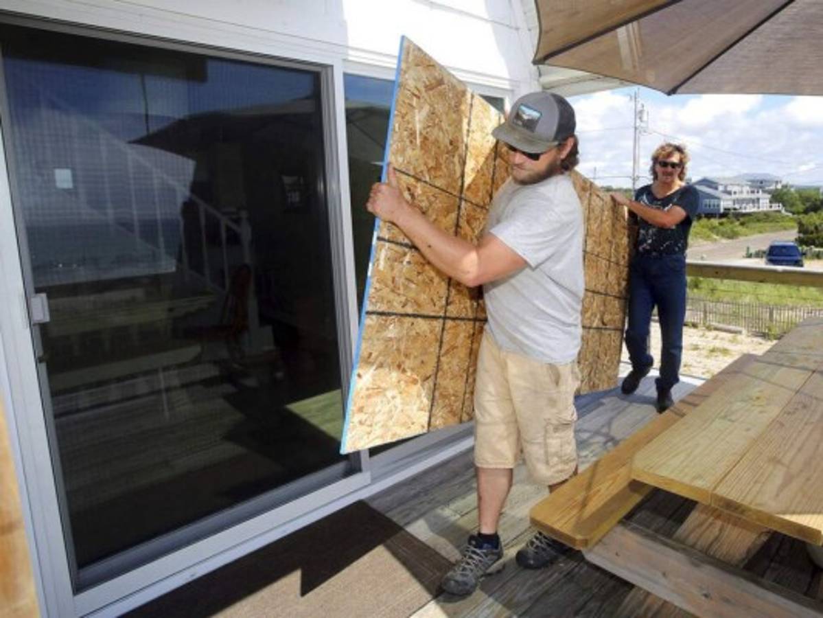 Piden desalojar zona costera de EEUU en trayectoria de Henri