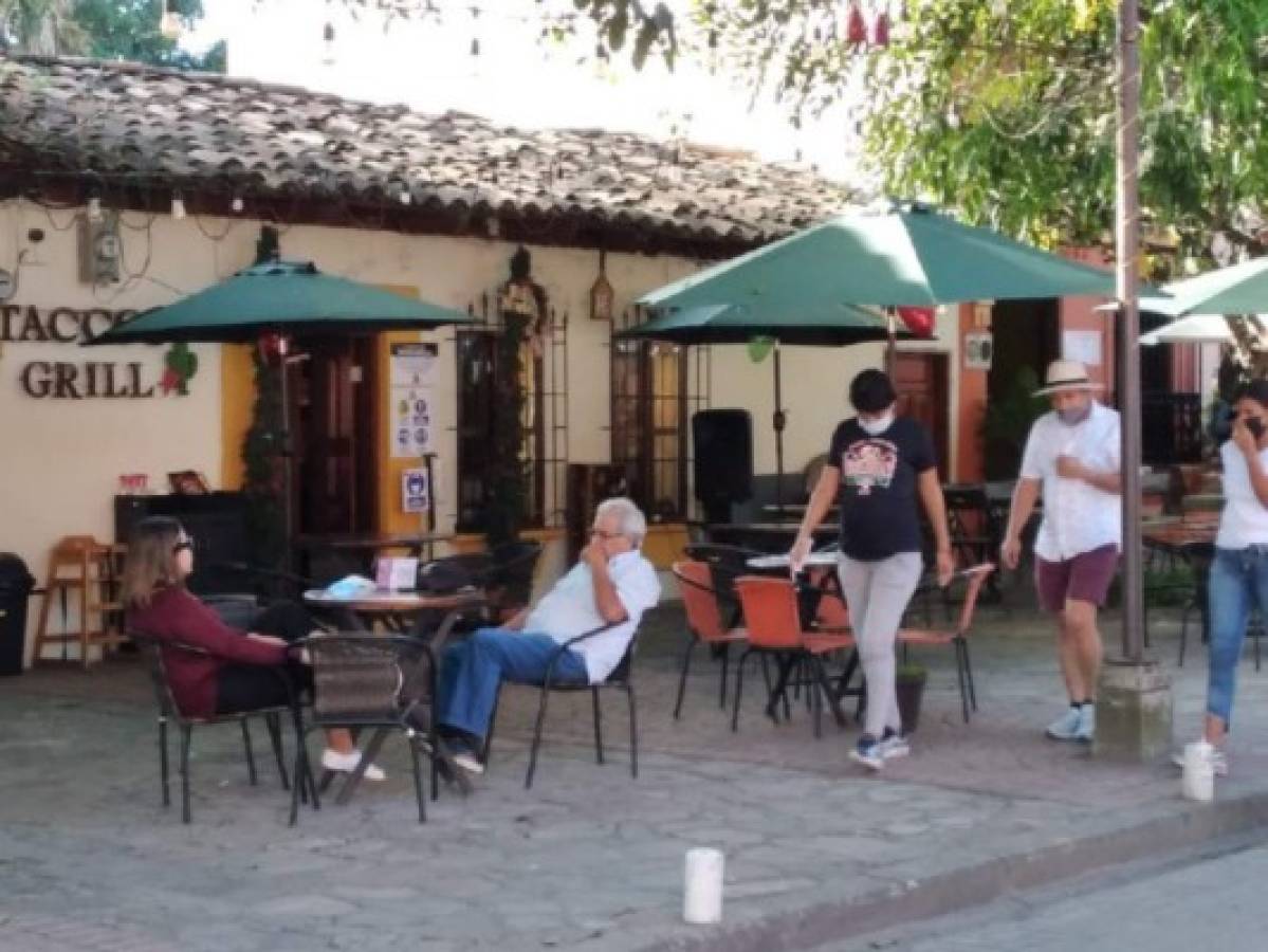Turistas visitan centro histórico de Comayagua durante Navidad