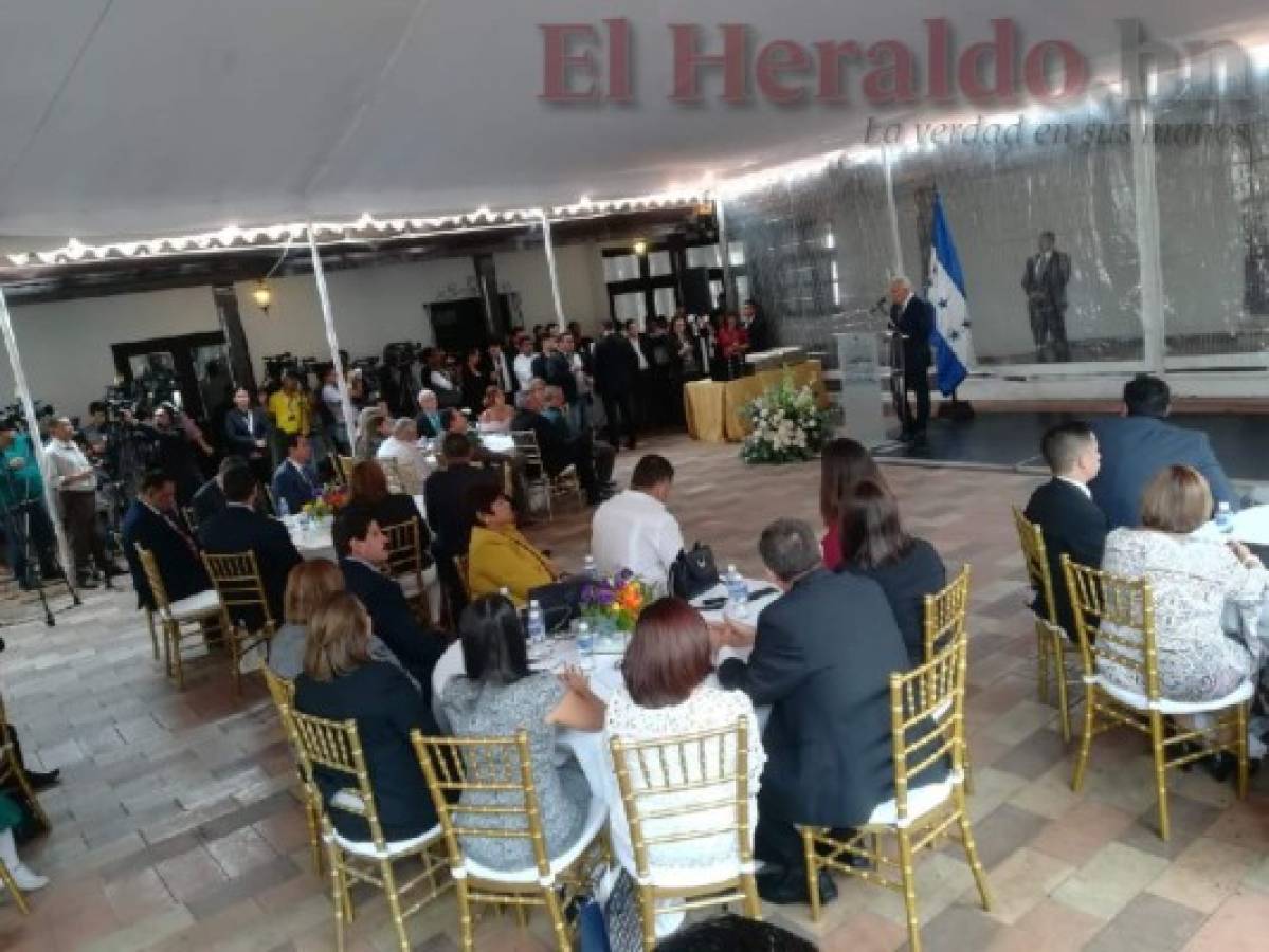 Congreso Nacional entrega por primera vez Premios Periodísticos 2019 en un sitio privado