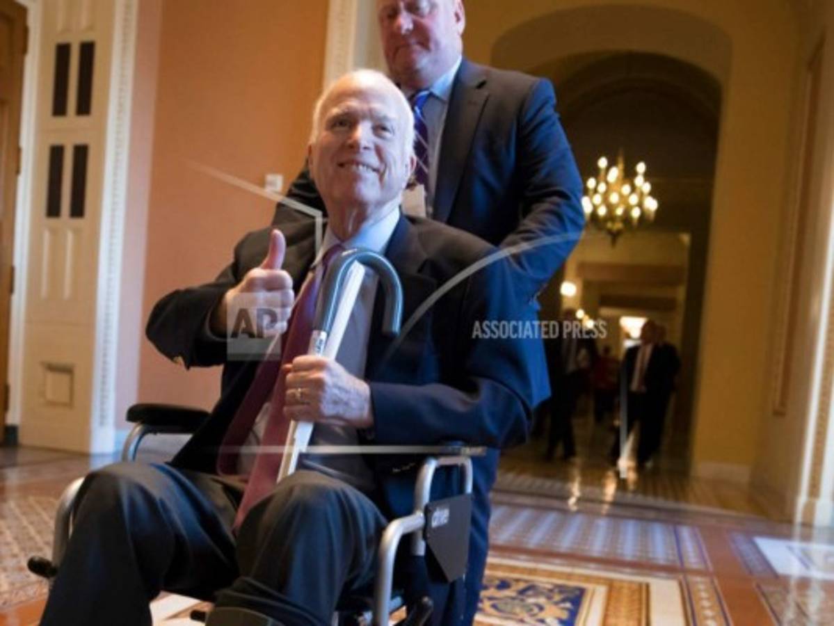 Sanders lamenta filtración de comentario sobre McCain 