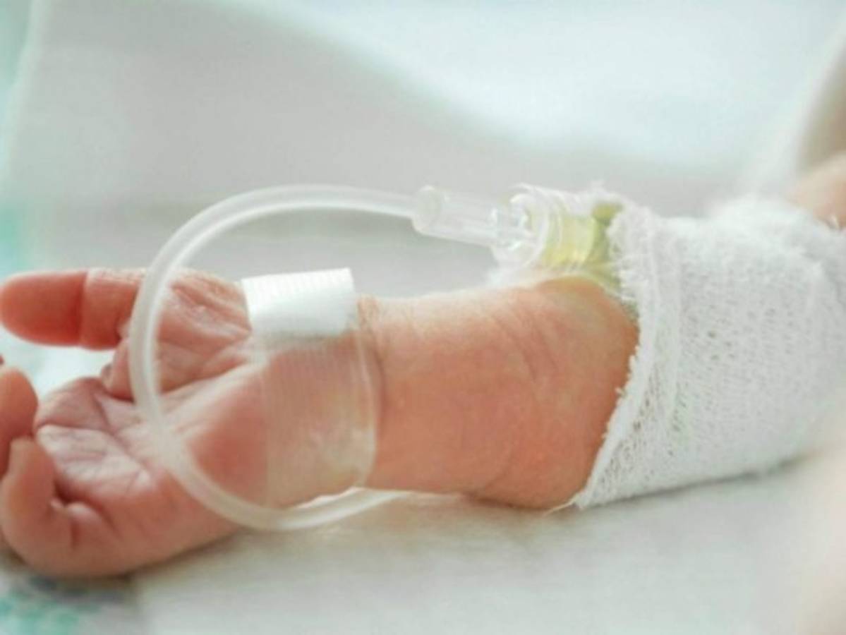 Bebé muere después de que su madre lo sometiera a una 'dieta bíblica' estrictamente vegana  