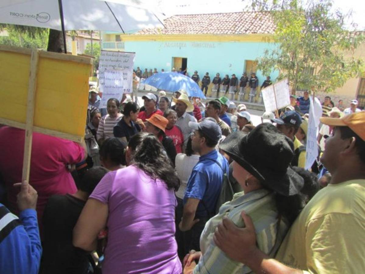 Pobladores rechazan construcción de penal