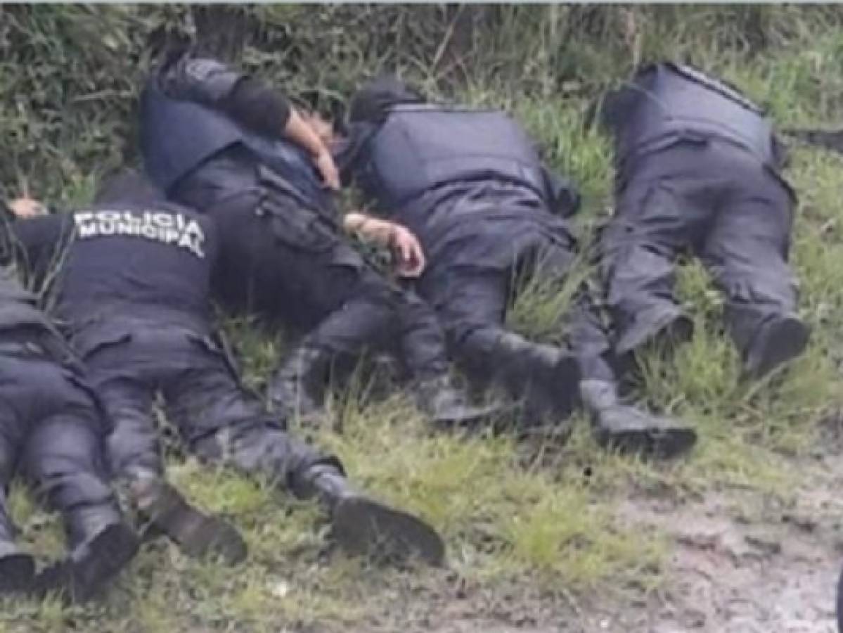 Asesinan a balazos a seis policías en centro de México