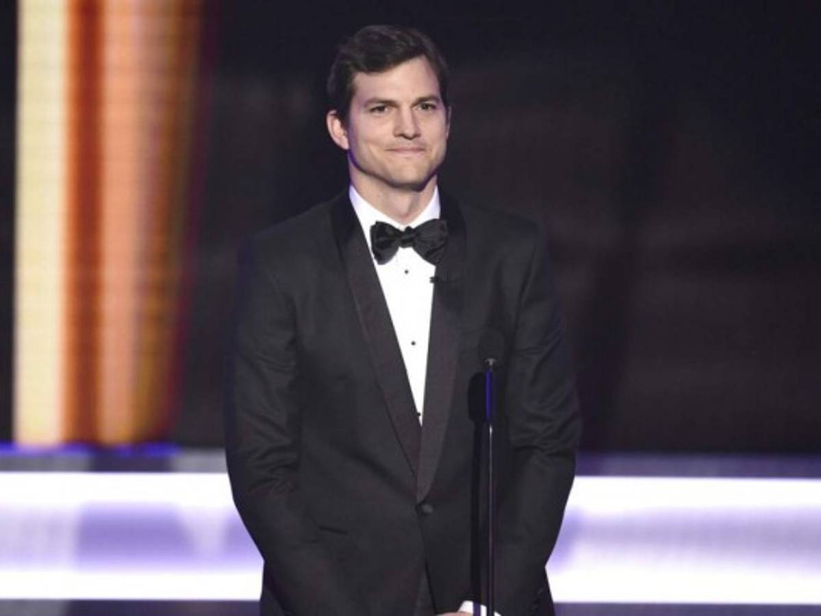 Actor Ashton Kutcher lleva a más pruebas de coronavirus en Iowa 