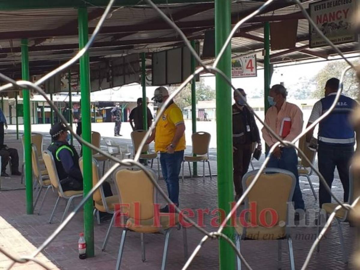 Personal de Sinager llegó hasta el mercado.