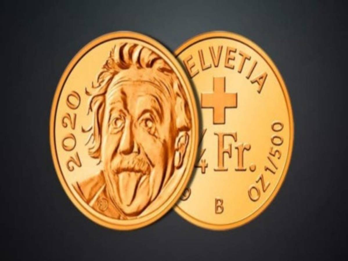 Suiza acuña la moneda más pequeña del mundo con Einstein sacando la lengua