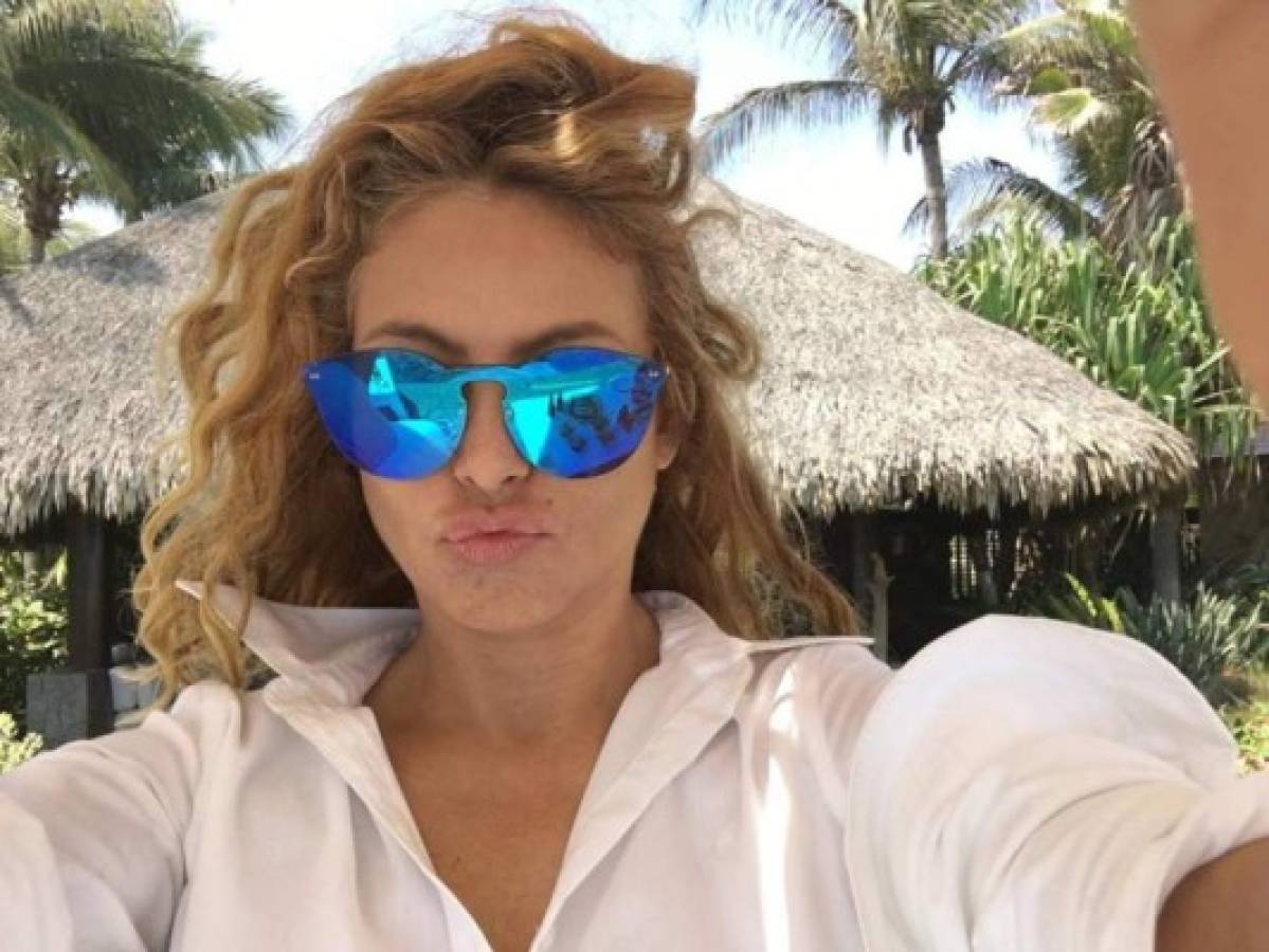 Paulina Rubio impacta con foto sin una gota de maquillaje ¿piel manchada?