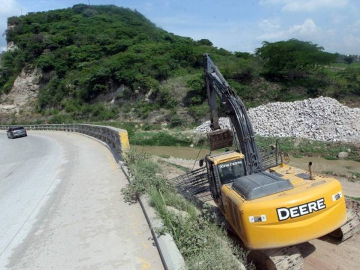 En un 10% avanzan las obras de la vía rápida sobre el río Choluteca