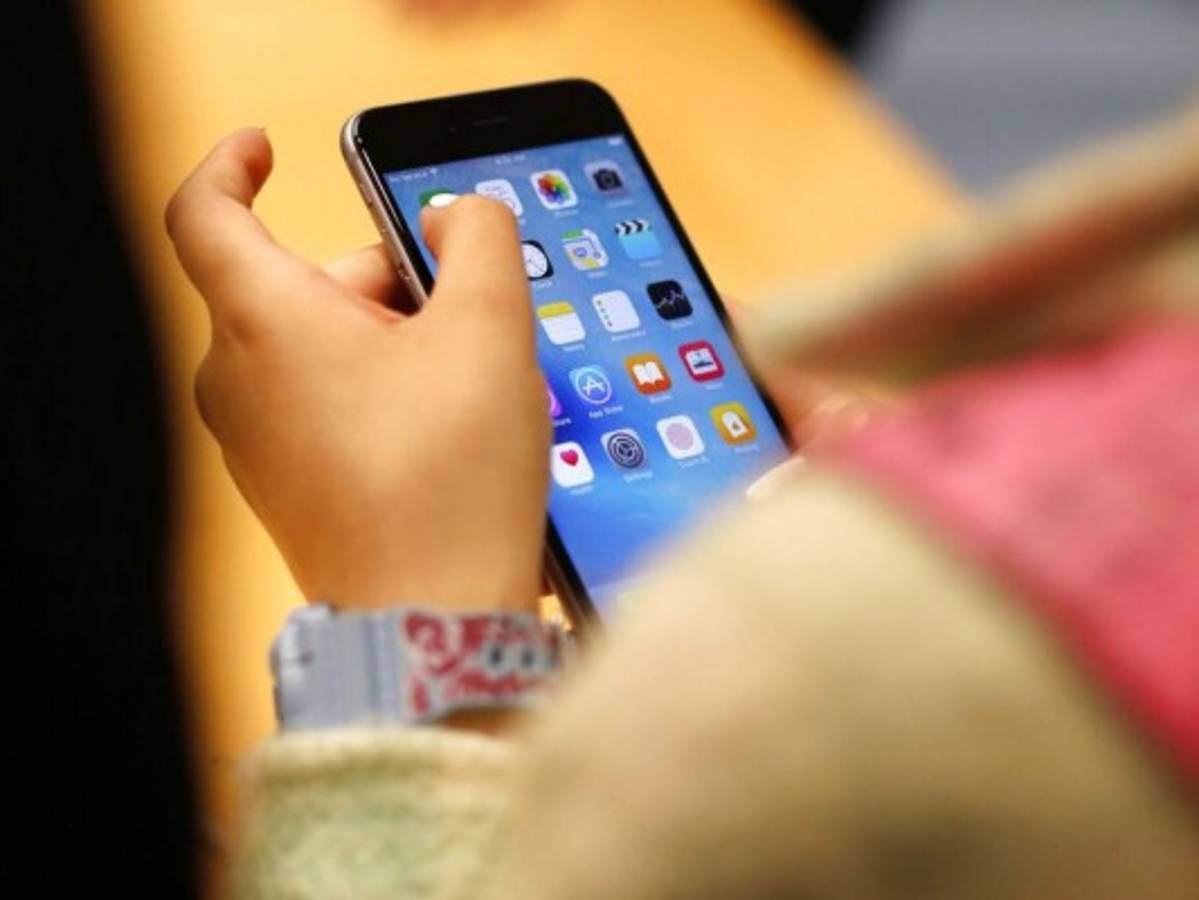 ¿Por qué los bebés no deben ver pantallas de TV o teléfono?