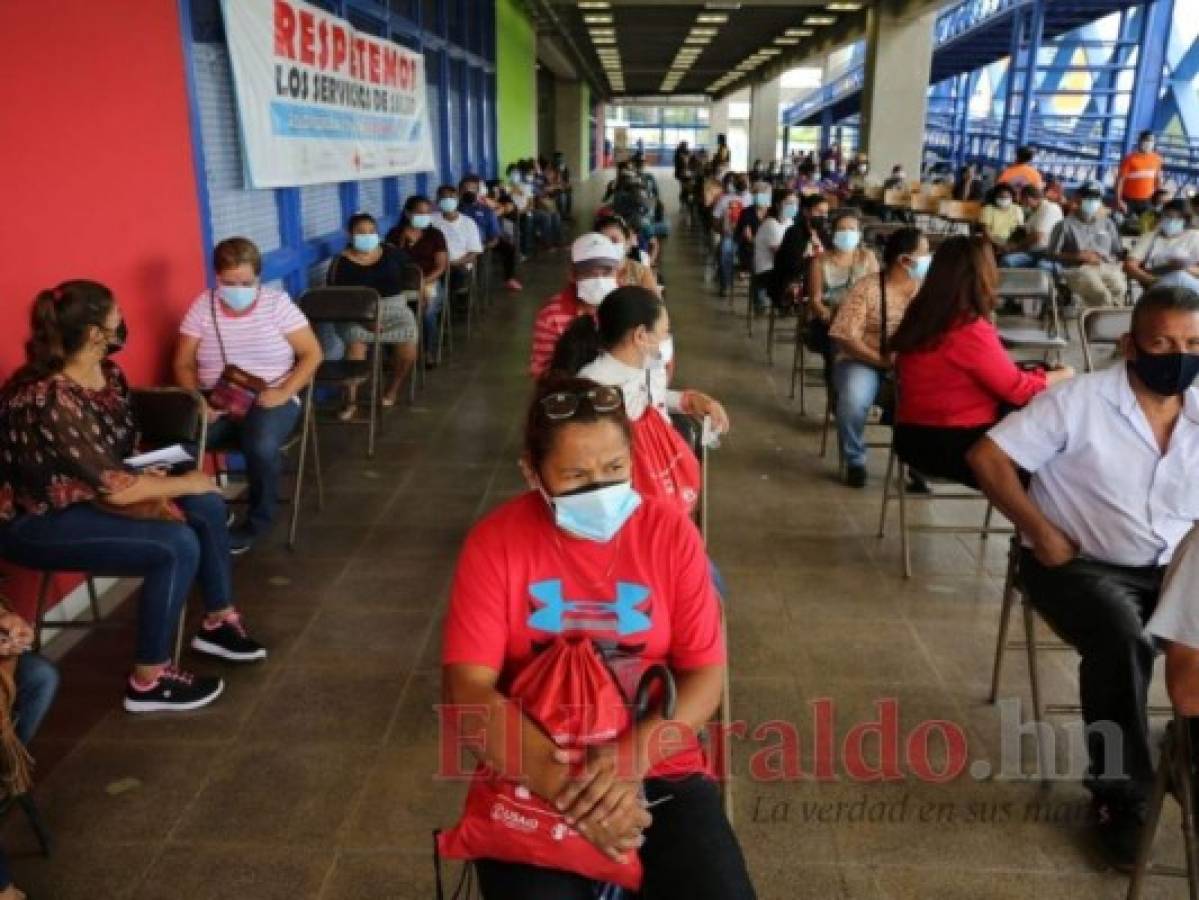 Hondureños confundidos por falta de información sobre las vacunas anticovid