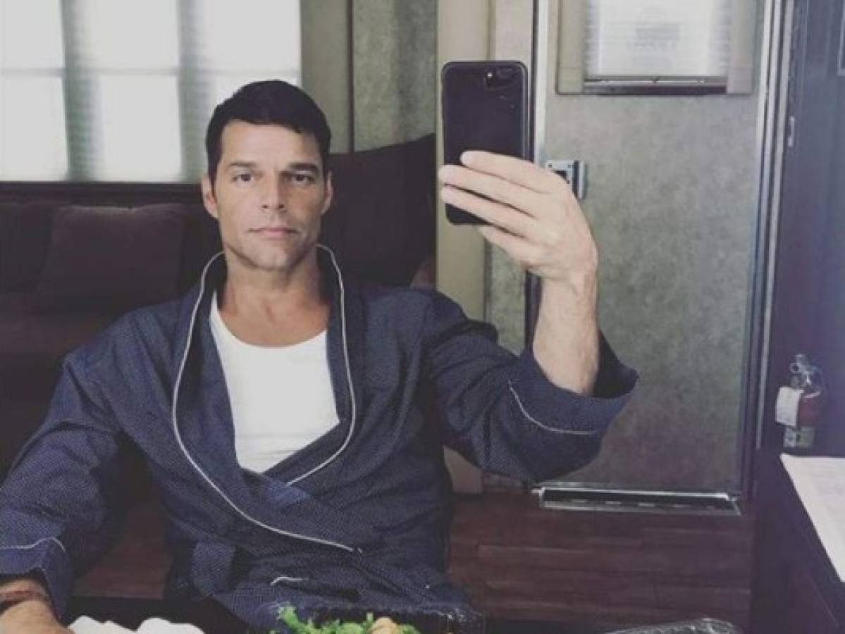 Ricky Martin publica foto sin nada de ropa