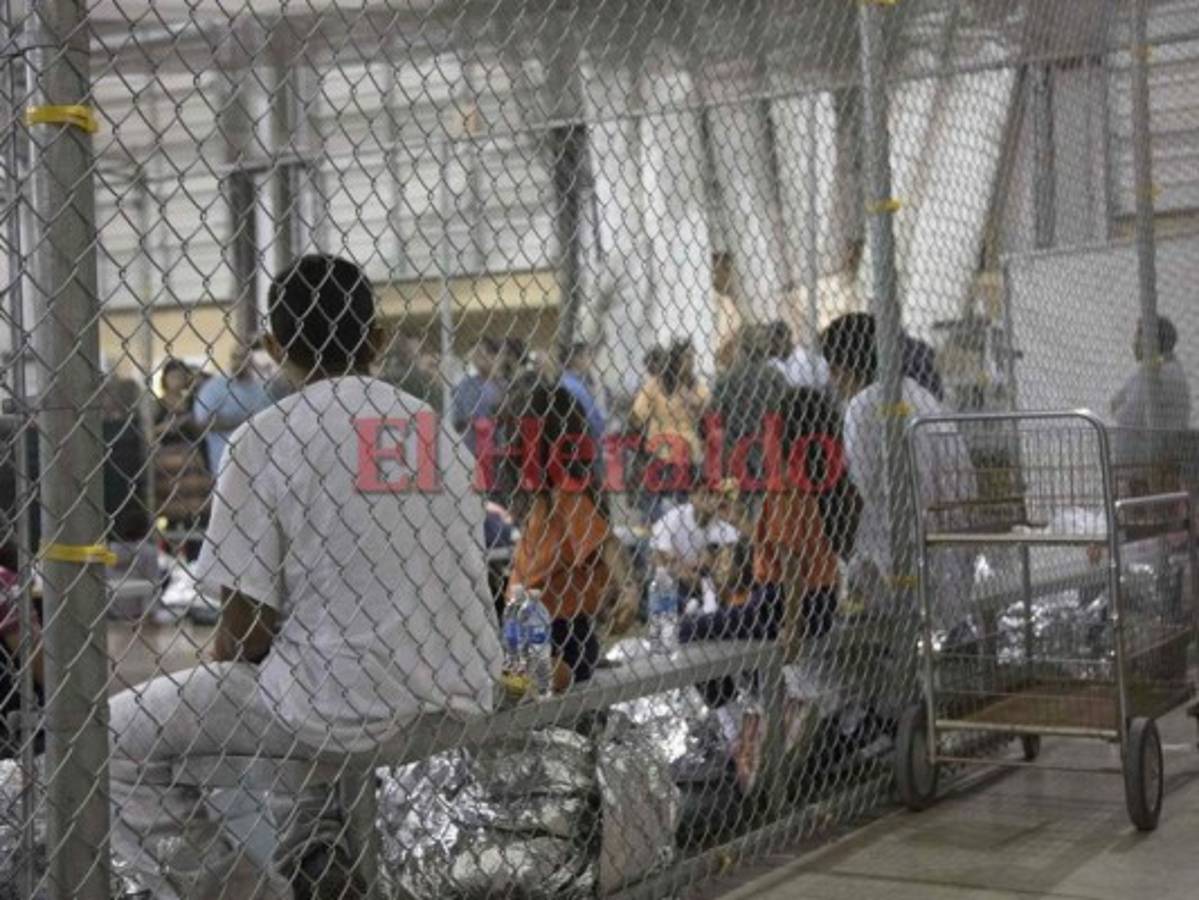 Niño hondureño desaparece de centro de detención para migrantes en Texas