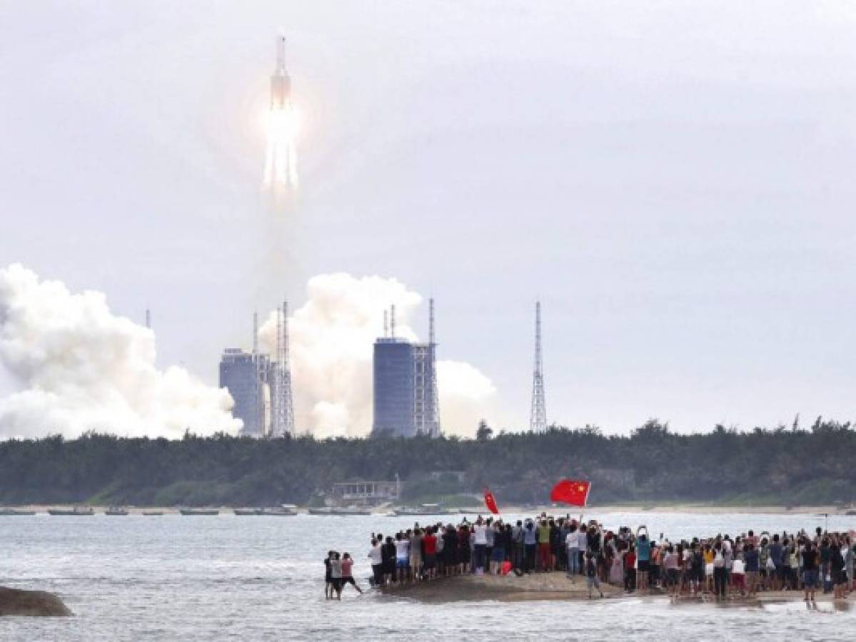 ¿Por qué no planean derribar cohete chino que caerá en la Tierra?