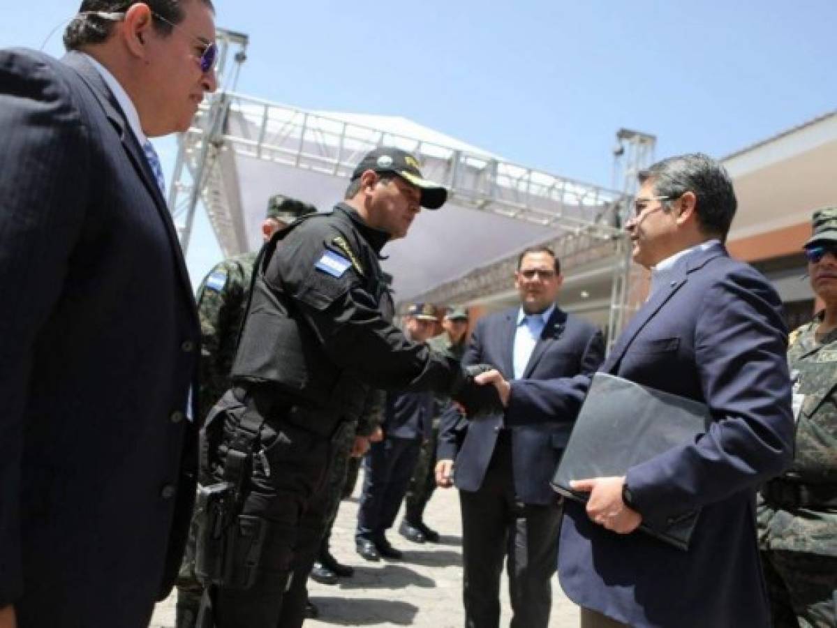 Juan Orlando Hernández encabeza ceremonia del primer aniversario de la Fuerza Nacional Antimaras y Pandillas