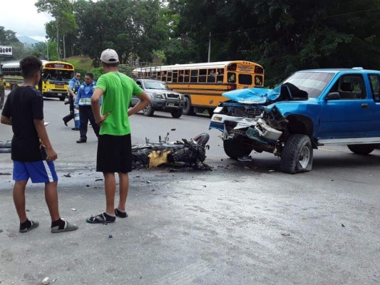 Choque entre pickup y moto deja un muerto y un herido en El Progreso