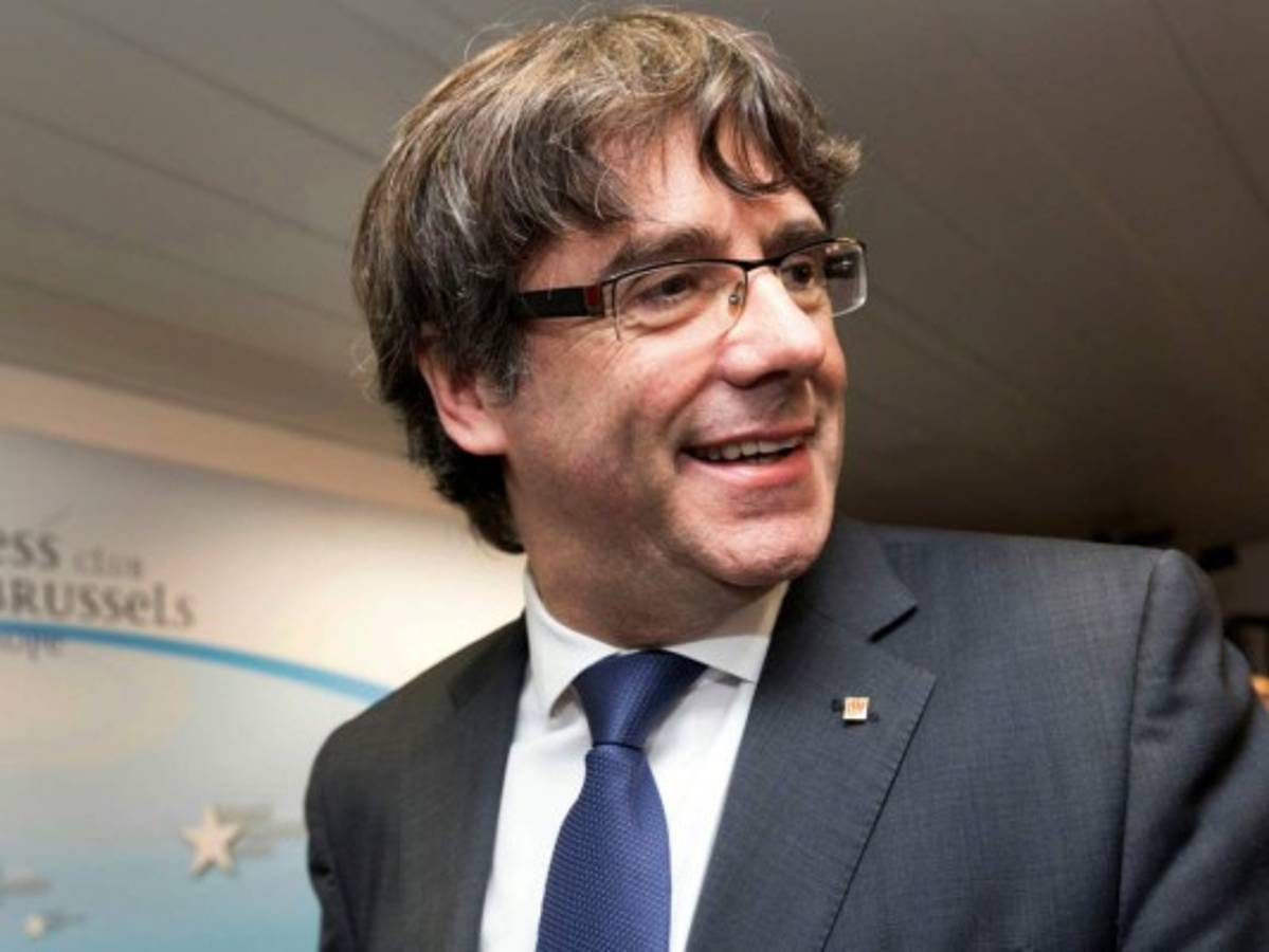 Fiscalía española pide orden de detención europea contra Puigdemont