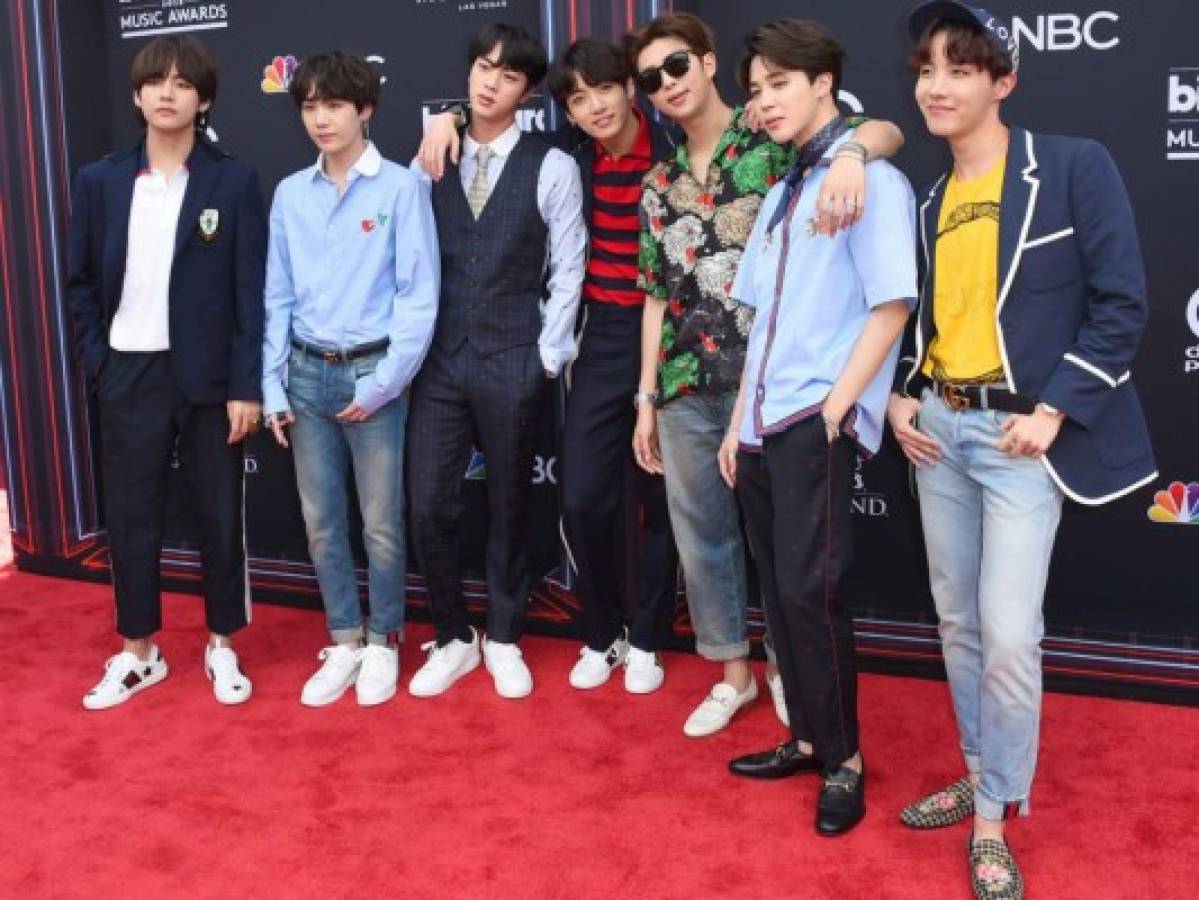 Billboard 2018: La banda juvenil BTS se hace presente en la alfombra roja