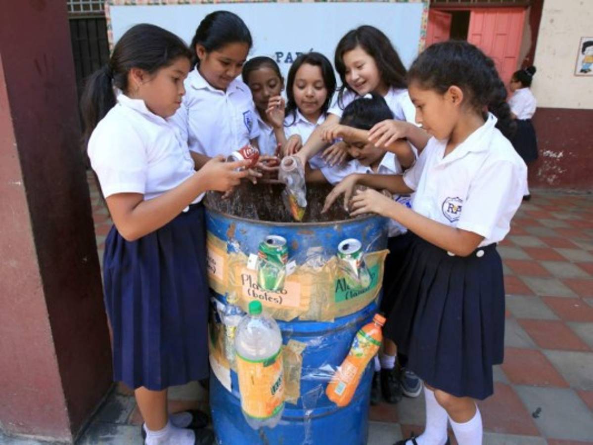 Más de 6,000 niños buscan alcanzar la medalla verde en la capital