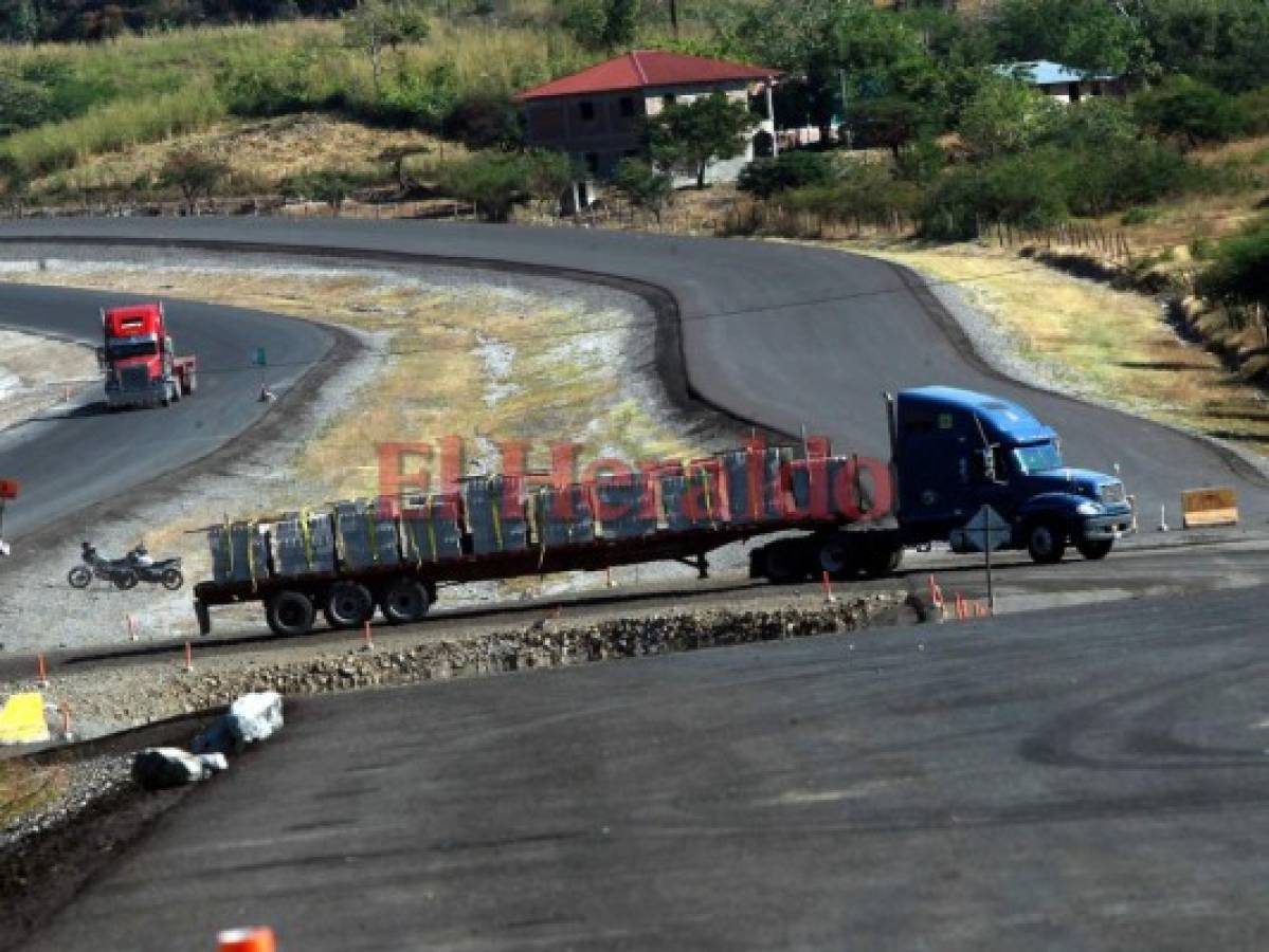 En la carretera internacional CA-1 ya se encuentra terminado el paso a desnivel que permitirá el acceso al Canal Seco, que estará listo en junio del próximo año, según Invest-H.