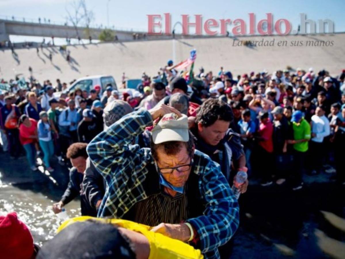 Estados Unidos vigiló a reporteros hondureños que iban en la caravana migrante, según medio de comunicación