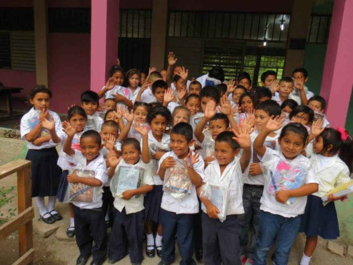 Más de 40 niños de la Escuela Cleotilde Boquín de Comayagua tienen útiles