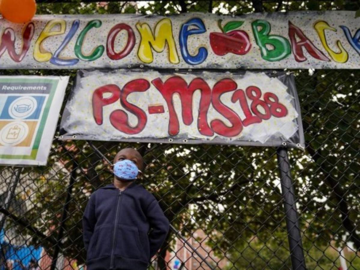Las escuelas de Nueva York regresan a clases tras pandemia de covid-19