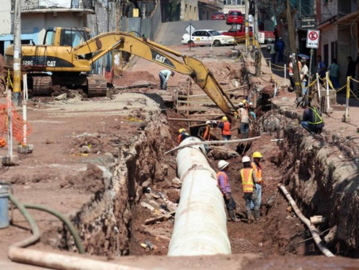 Vecinos claman agilizar obras en la avenida Gutenberg de Tegucigalpa