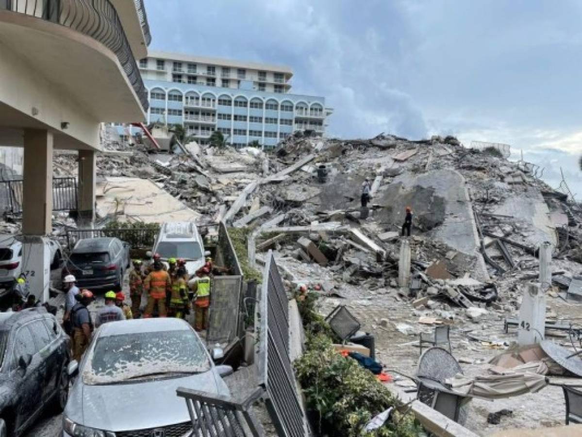 En Surfside, crece la cólera alrededor de los escombros del edificio derrumbado