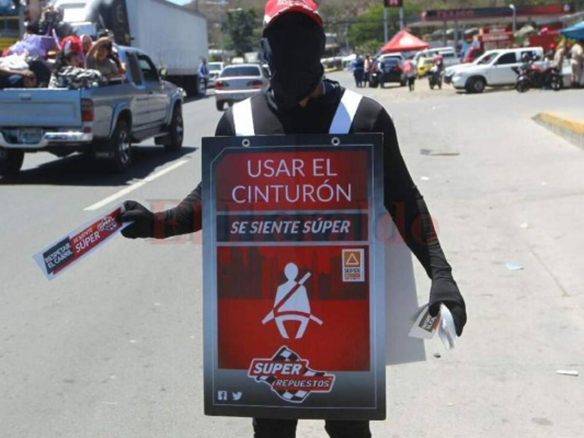 Veraneantes abandonan masivamente la capital rumbo al norte y sur de Honduras