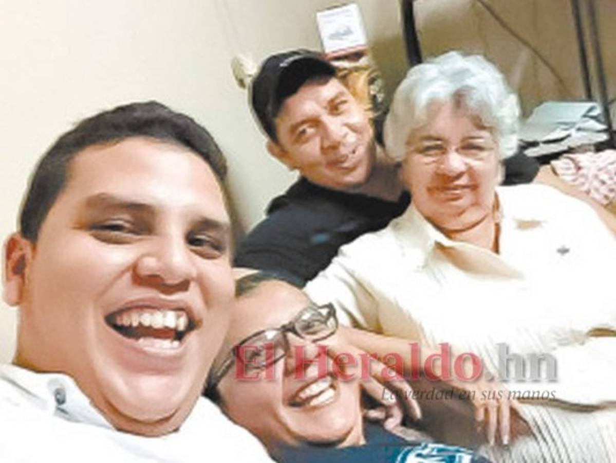 'El celular se los das a las niñas”: petición de maestra, víctima de la pandemia