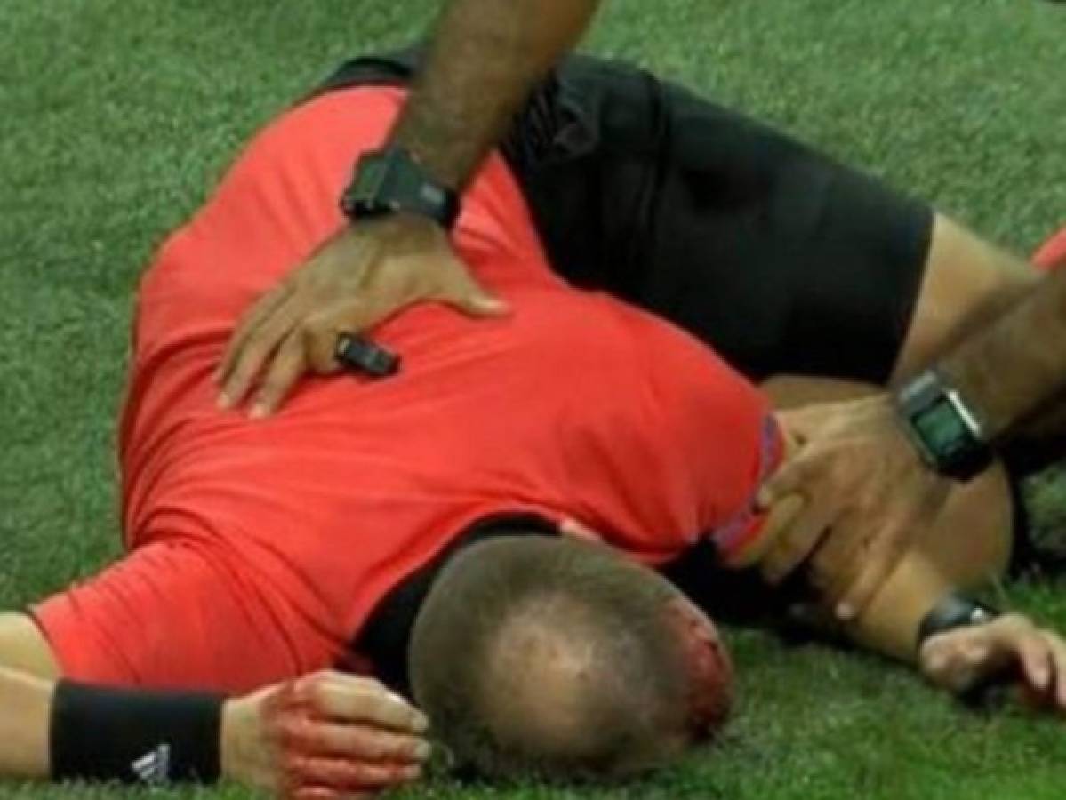 VIDEO: Mirá la salvaje agresión que sufrió un árbitro en la Europa League
