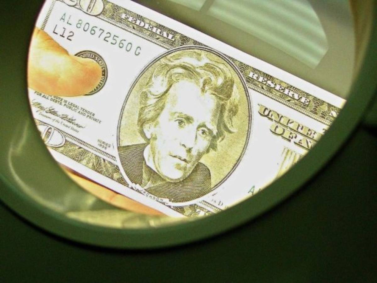 El Salvador cumple 20 años de dolarización con débil impulso económico