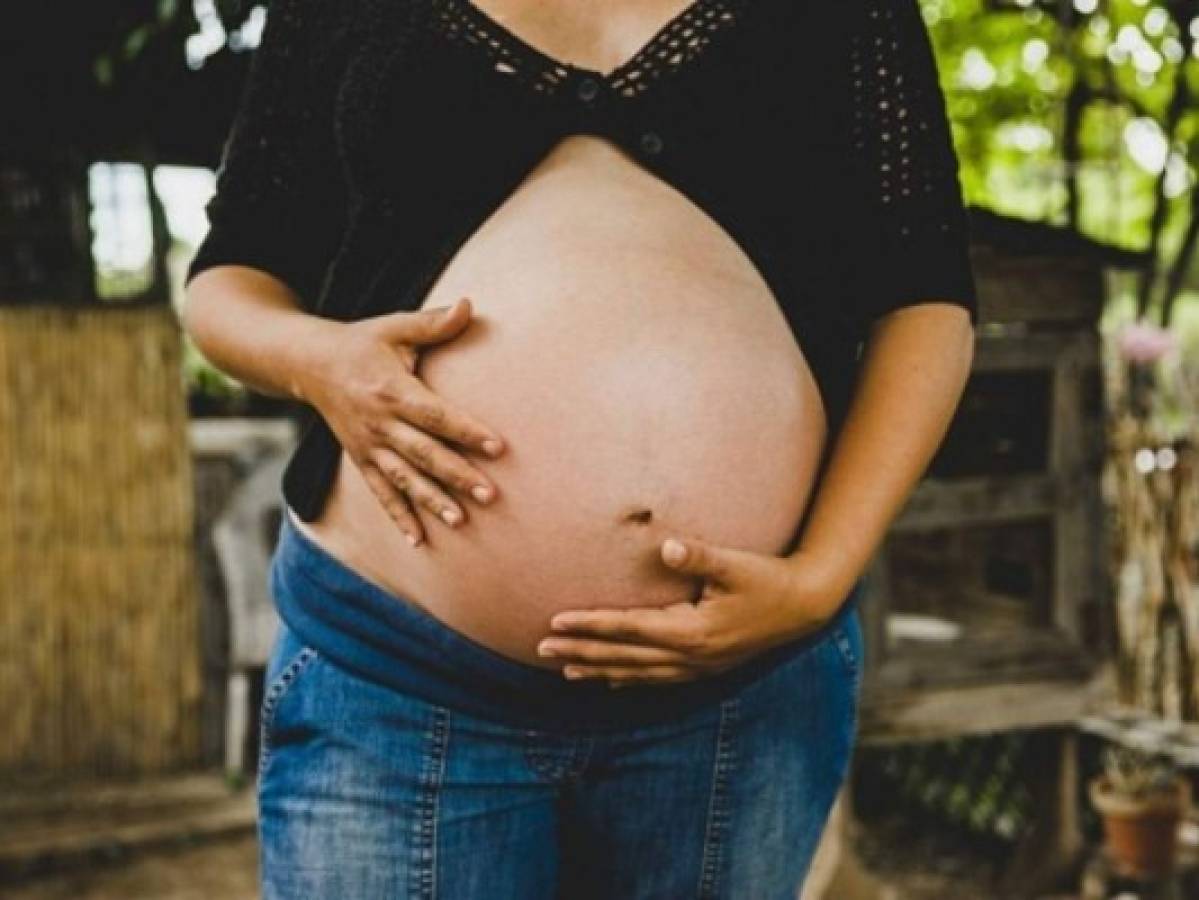 Migrante hondureña embarazada pierde gemelos tras ser deportada en la frontera