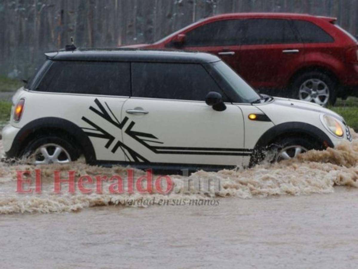 Caos, colapso vial y deslizamientos dejan lluvias en la capital de Honduras