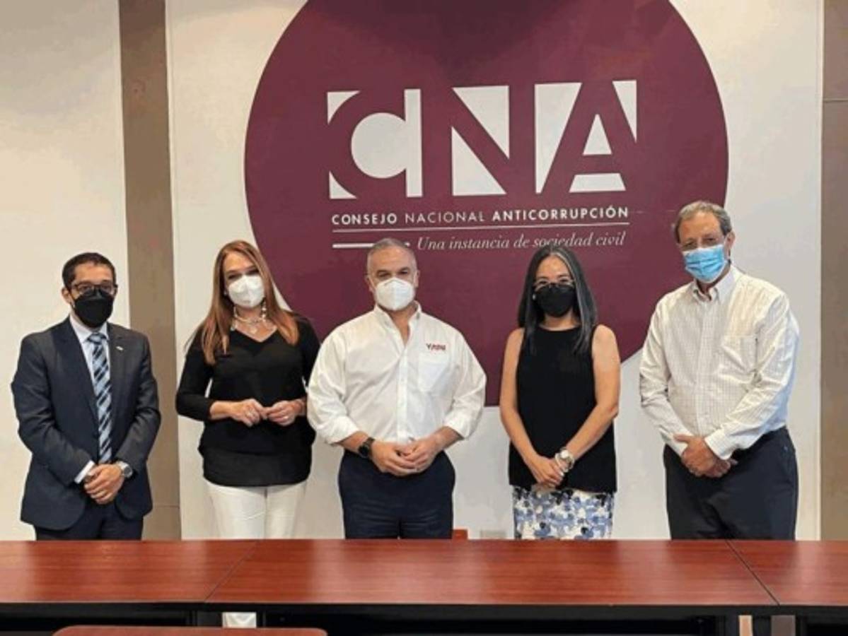 Gabriela Castellanos reacciona tras críticas por fotografía con Yani Rosenthal