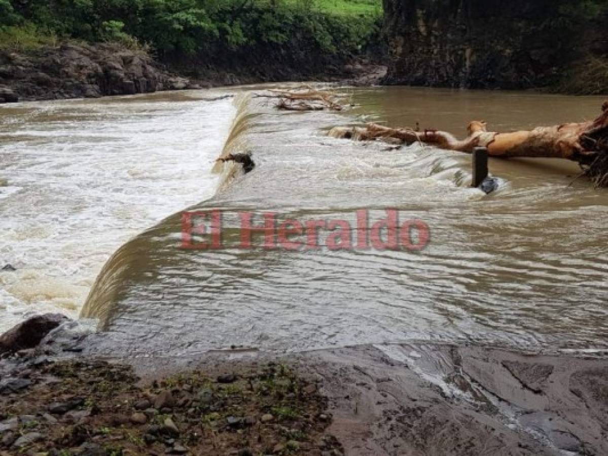 En Liure, El Paraíso, los ríos se han desbordado dejando incomunicadas varias aldeas. (Foto: El Heraldo)