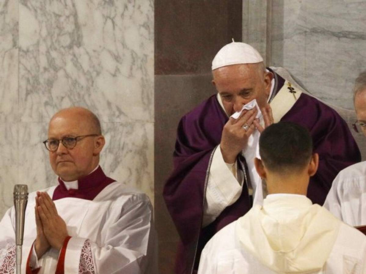 Papa cancela audiencias por tercer día por supuesto resfriado