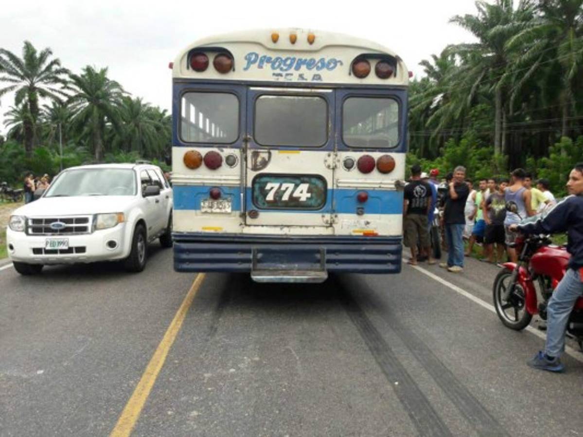 Tres muertos tras asalto de autobús en el departamento de Atlántida, Honduras