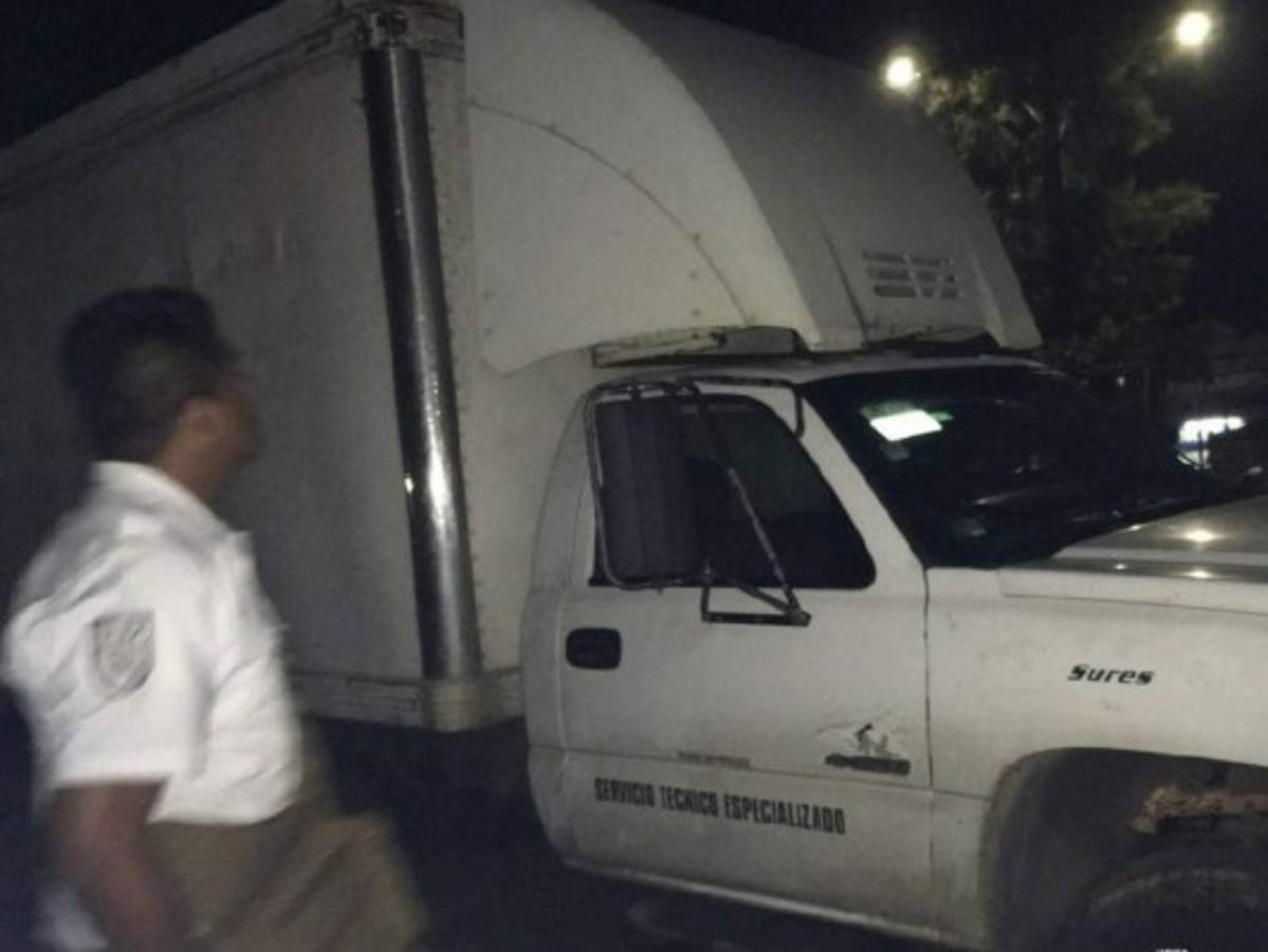Encuentran a 40 hondureños en un tráiler con signos de deshidratación y asfixia