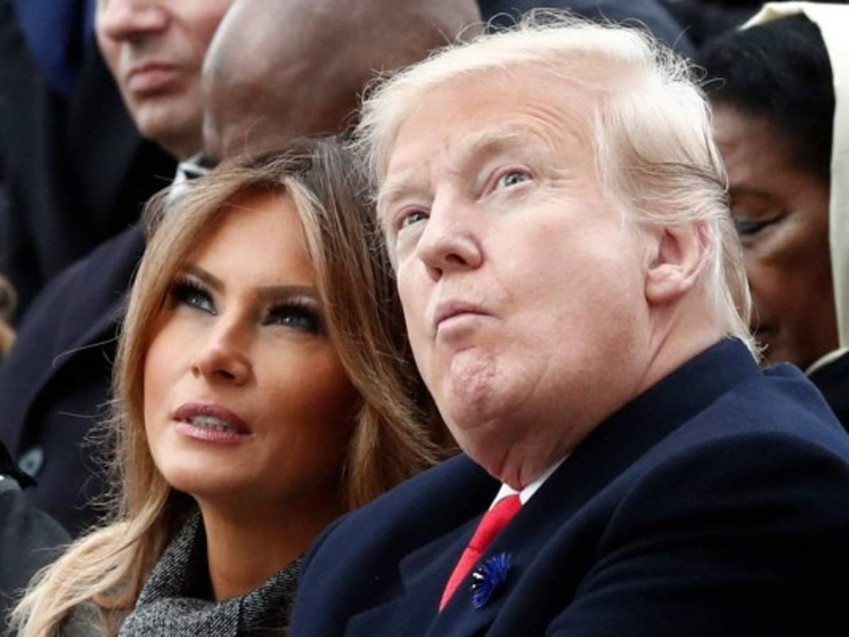Trump despide a funcionaria criticada por Melania Trump