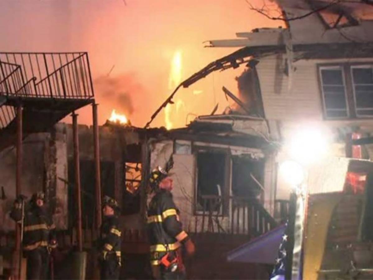 Hallan cuerpo de bombero en incendio de hogar de ancianos de Nueva York  