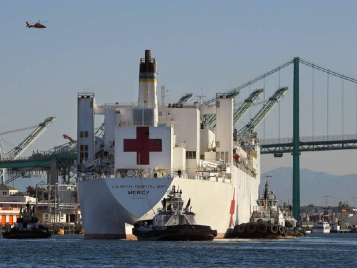 Armada de EEUU retira a personal de buque hospital por Covid-19  