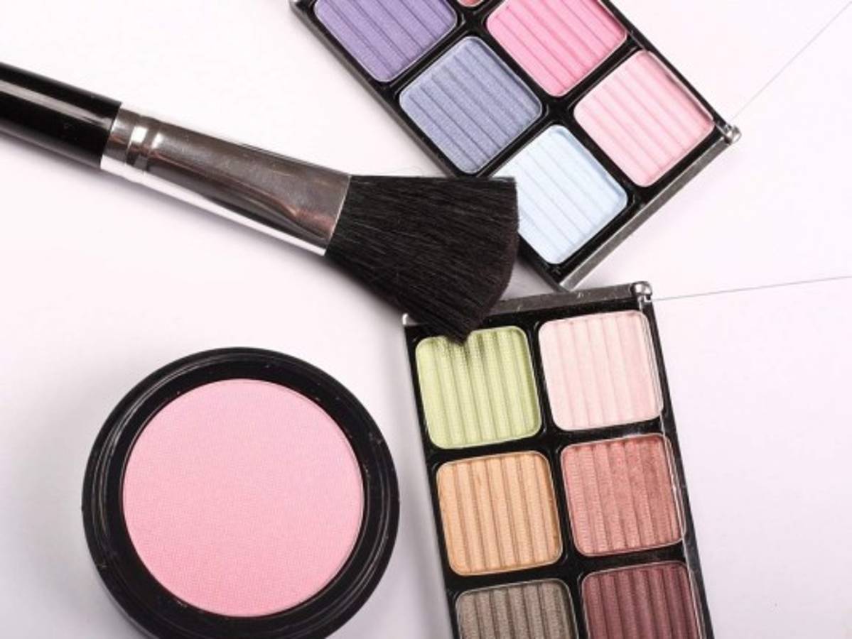 Enfermedades por el exceso de maquillaje