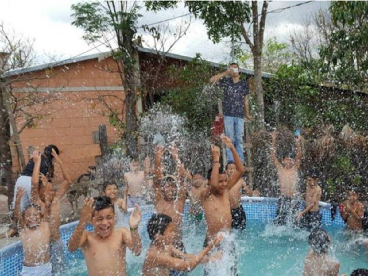 Piscinas, toboganes y el arte del graffiti presentes en colonias capitalinas