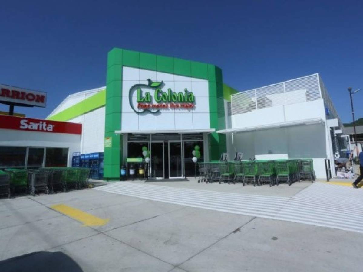 Supermercados La Colonia está ubicado en la Plaza San Elías, de Villanueva, carretera CA-5, contiguo al centro comercial Megaplaza.