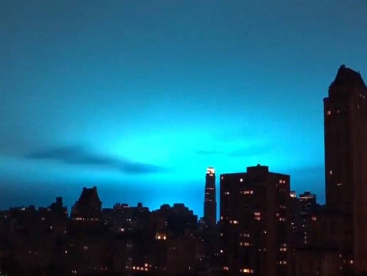 Vídeo: Las luces azules que sorprendieron a Nueva York