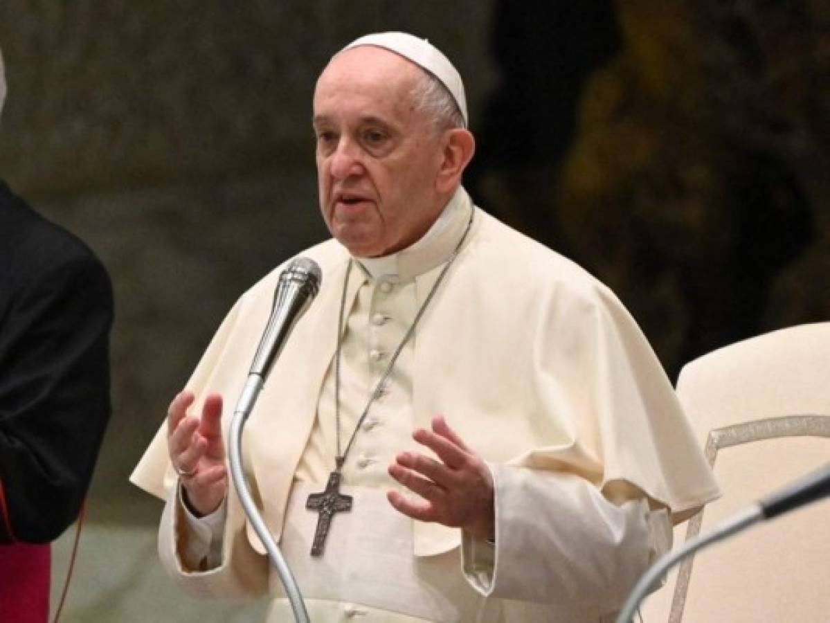La 'hipocresía' y las 'medias verdades' arruinan a la Iglesia, lamenta el papa